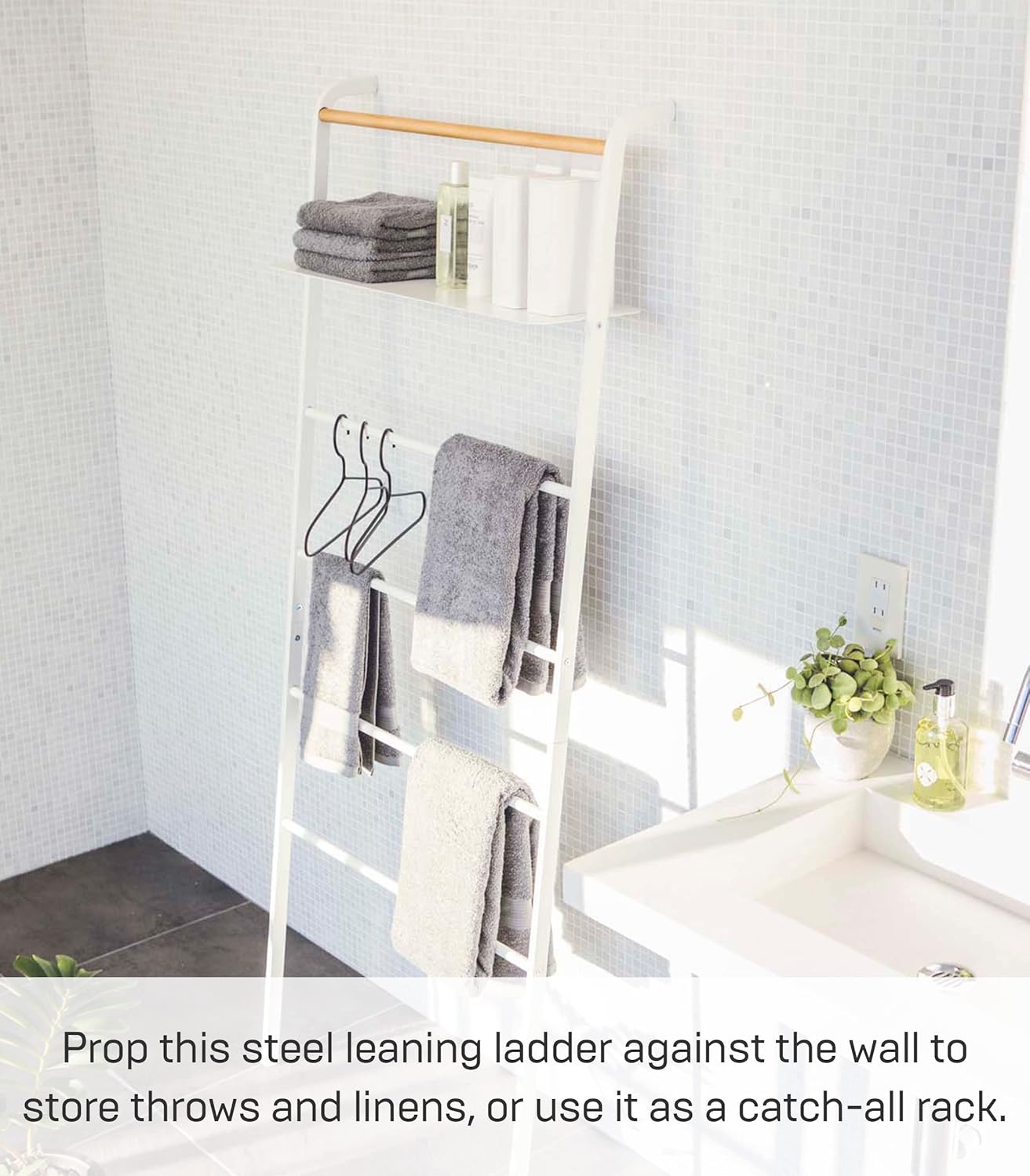 YAMAZAKI home Tower Leaning Ladder With Shelf White